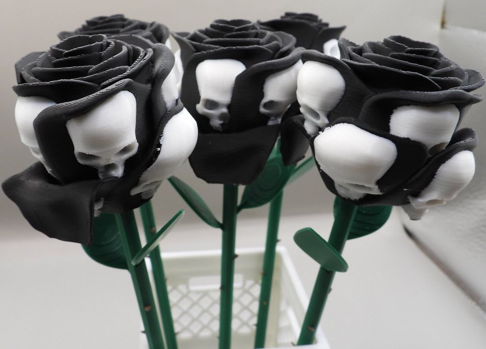 Gothic Rose: Skull Accent, Macabre Decor (8.5 inch)