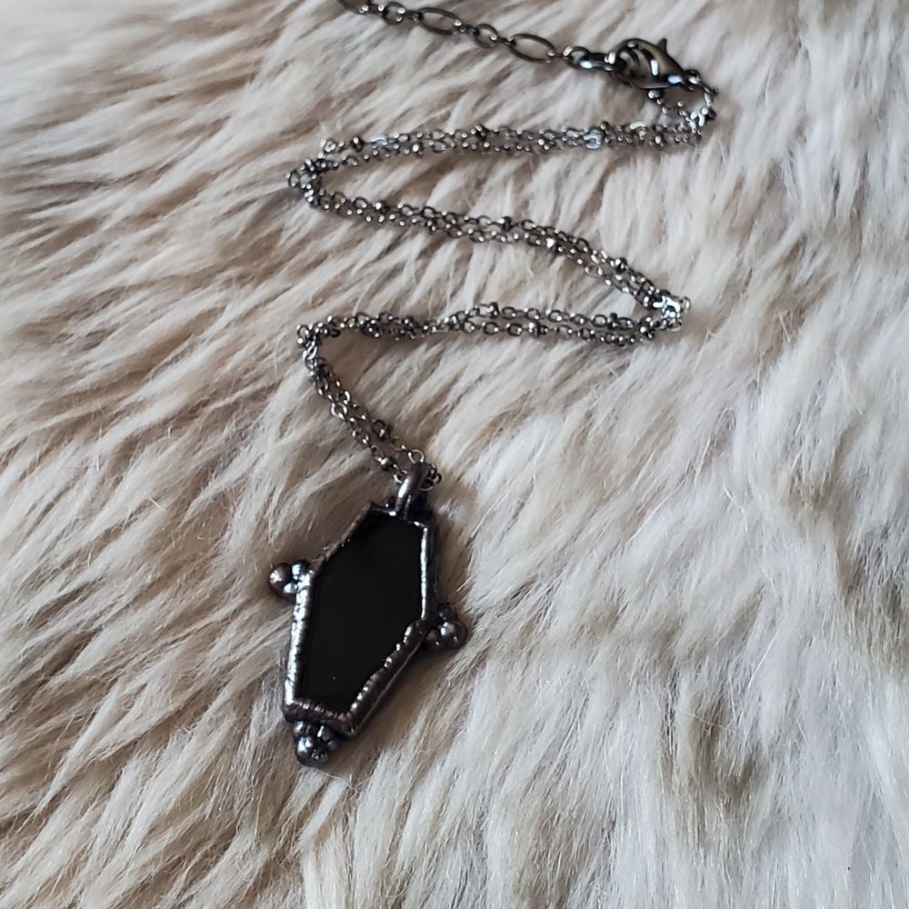 Petite Requiem - Black onyx coffin necklace