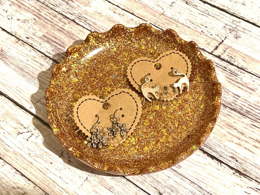 Pumpkin spice poured resin valet tray