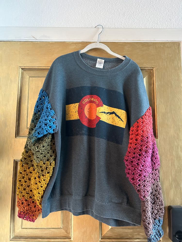 Colorado Sweatshirt crochet sleeves 