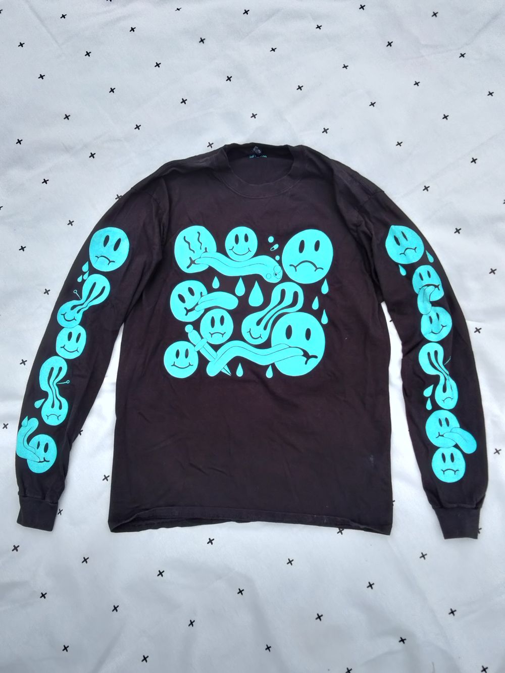 Black long sleeve w/ blue smiley face design (large) 