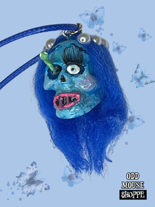 A side view of the necklace