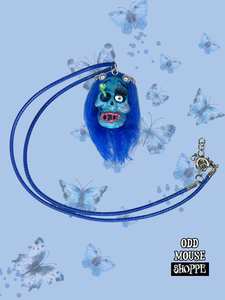 A front view of the bride necklace