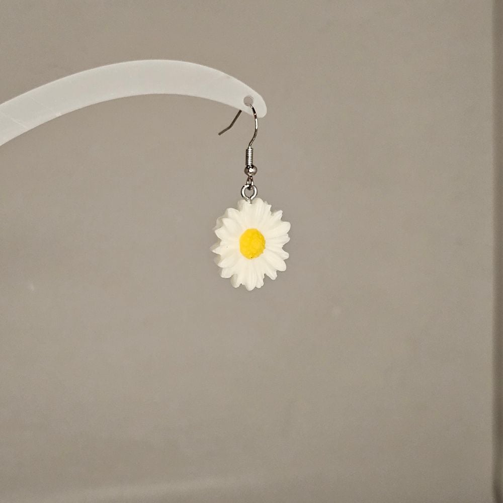 Item #199 Daisy Earring
