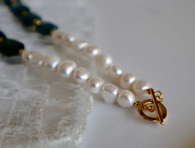 Closer look at the freshwater pearls and gold filled toggle clasp on the Azurea Necklace.