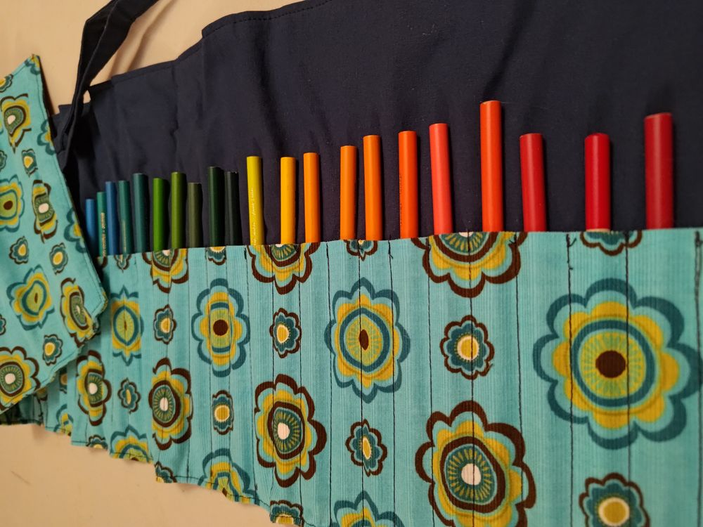 Pencil roll up fabric case