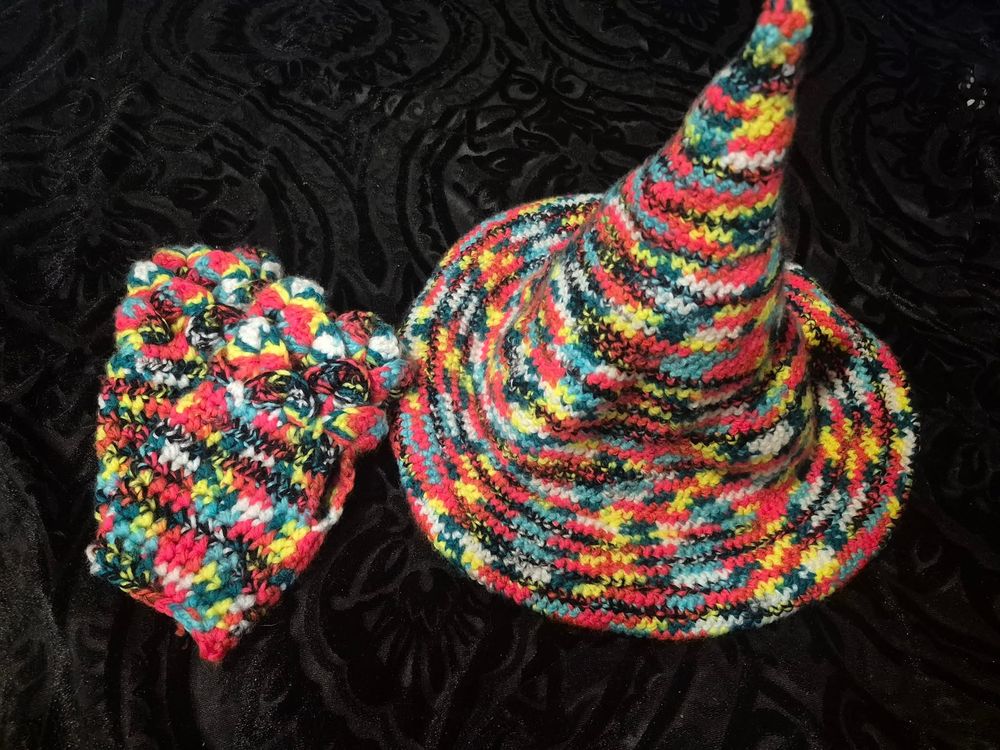 Witch hat and Dragon scale fingerless gloves set