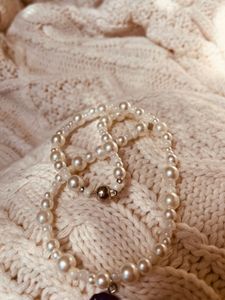 The magnetic clasp, closed
