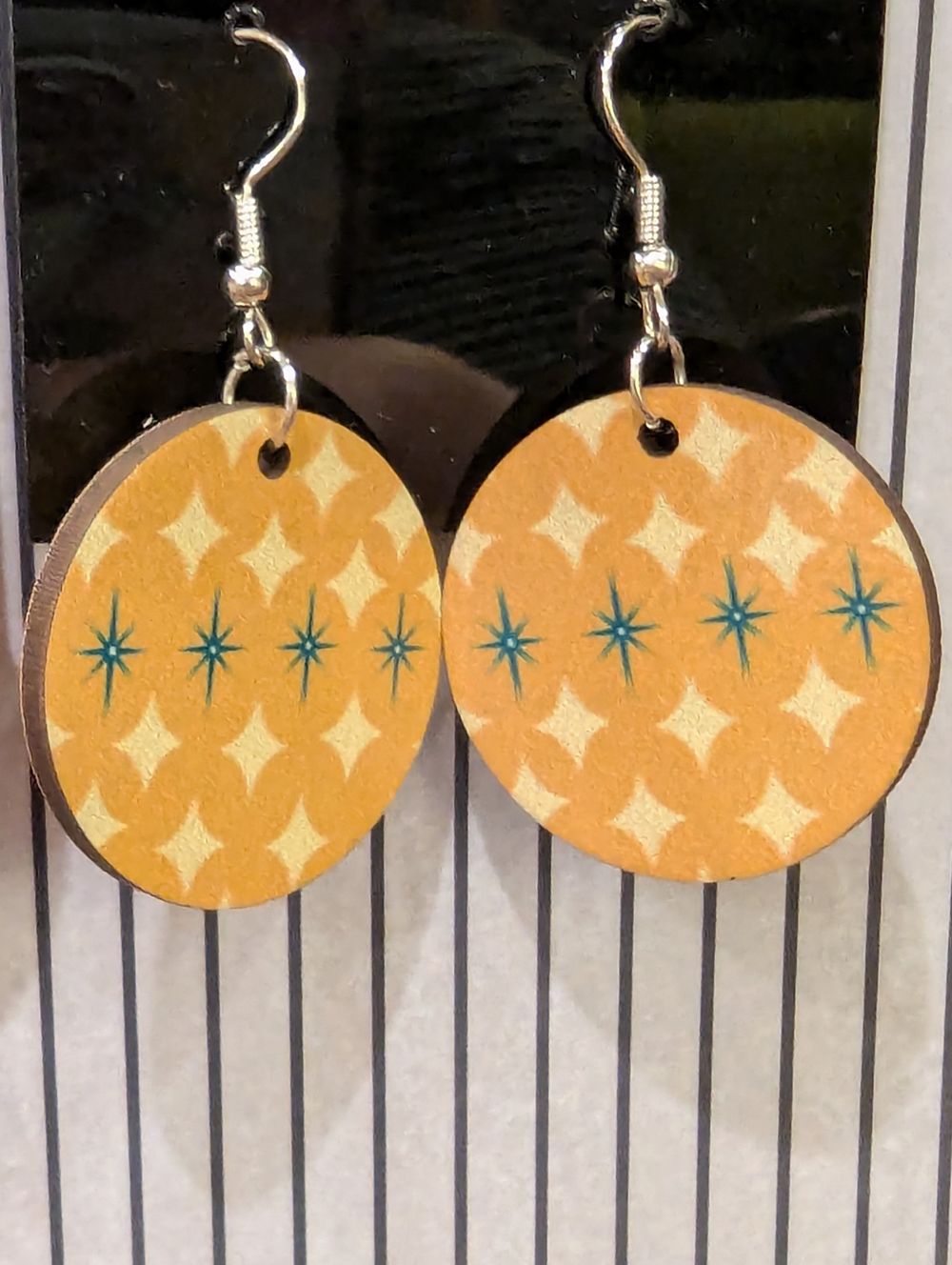 Retro Ornament Earrings - Gold Diamonds