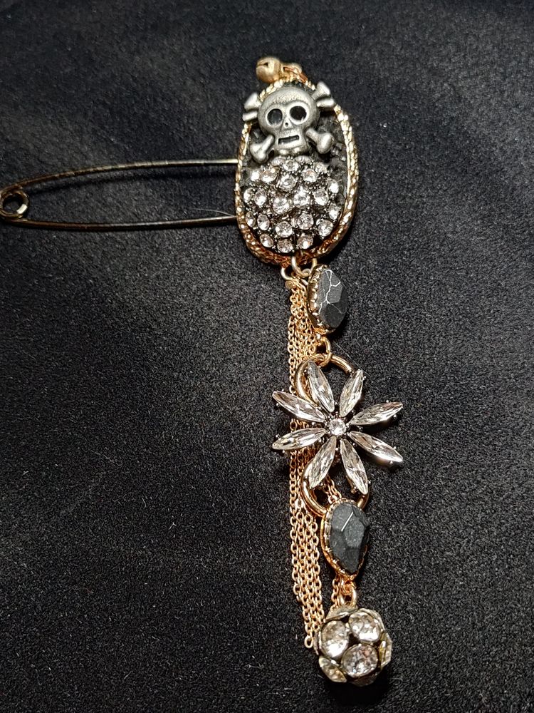 Antiqued Glamorous Brooch