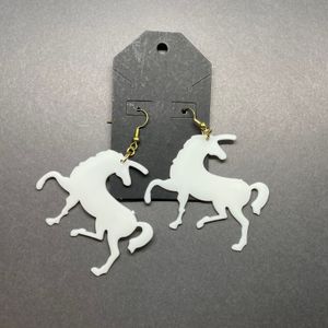 Unicorn 5 with gold-tone hooks
