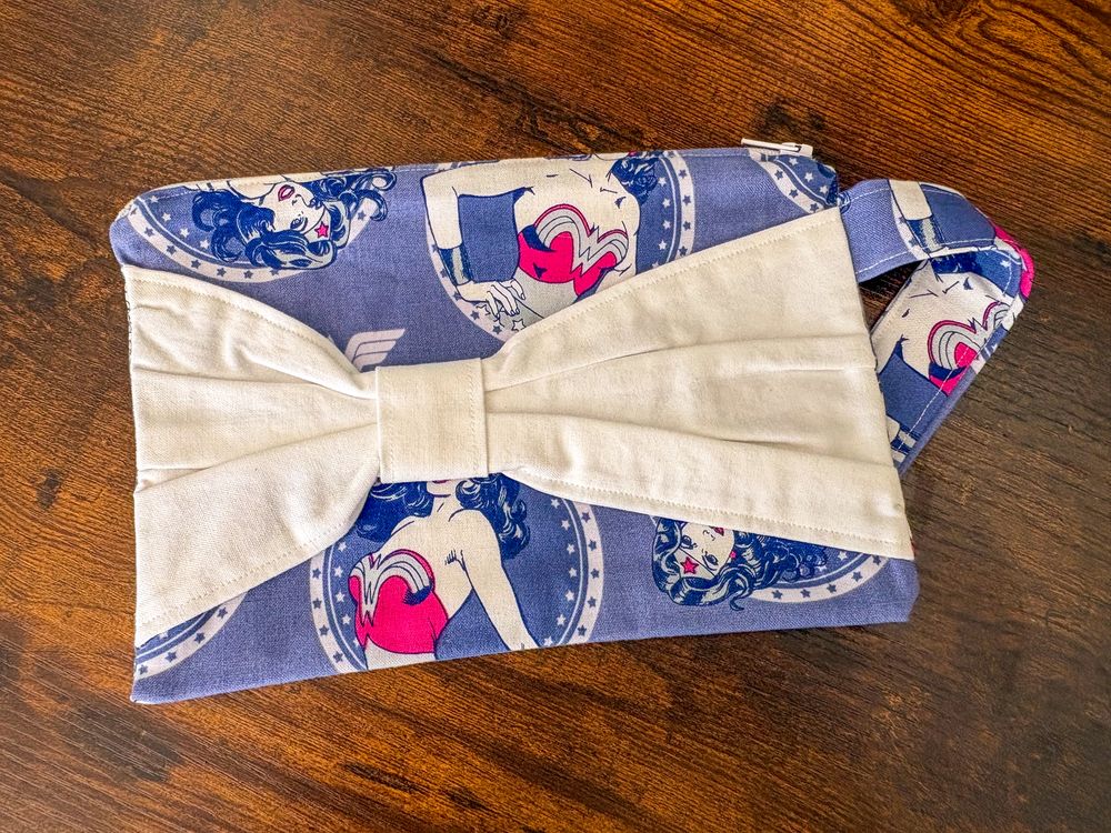 Wonder Woman Zippered Bag