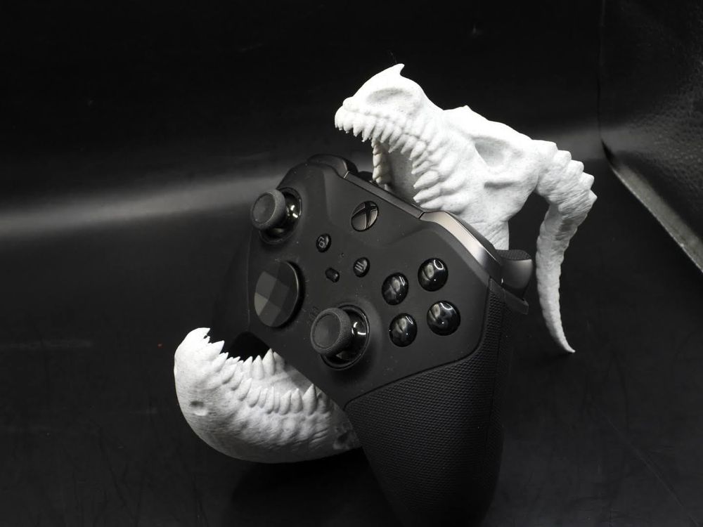 The Dragon Moon Controller and Phone Holder