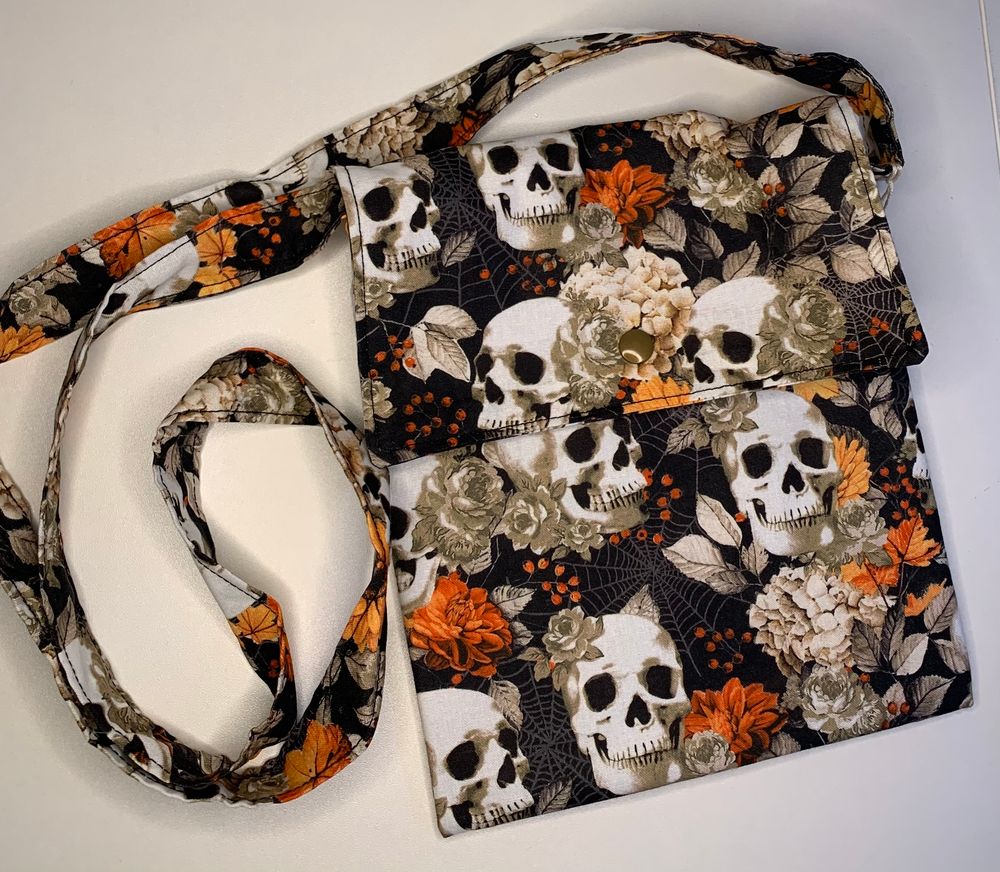 Dark Floral Skull Simple Crossbody Bag