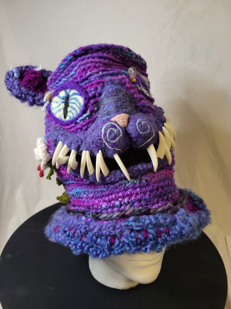 Twisted Cheshire Top Hat