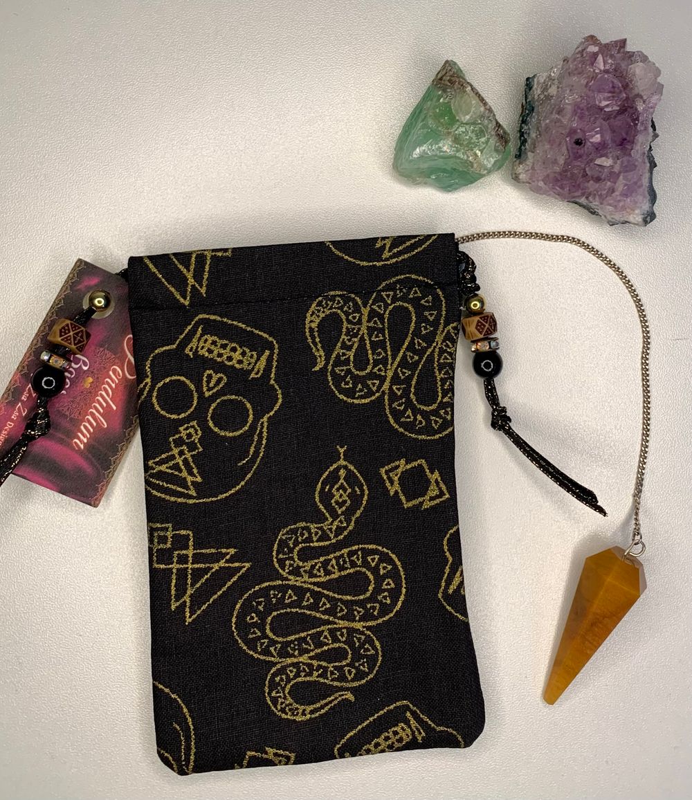 Snaky Skulls Pendulum Bag
