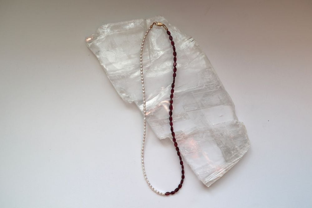 Garnelle - Garnet & Pearl Necklace