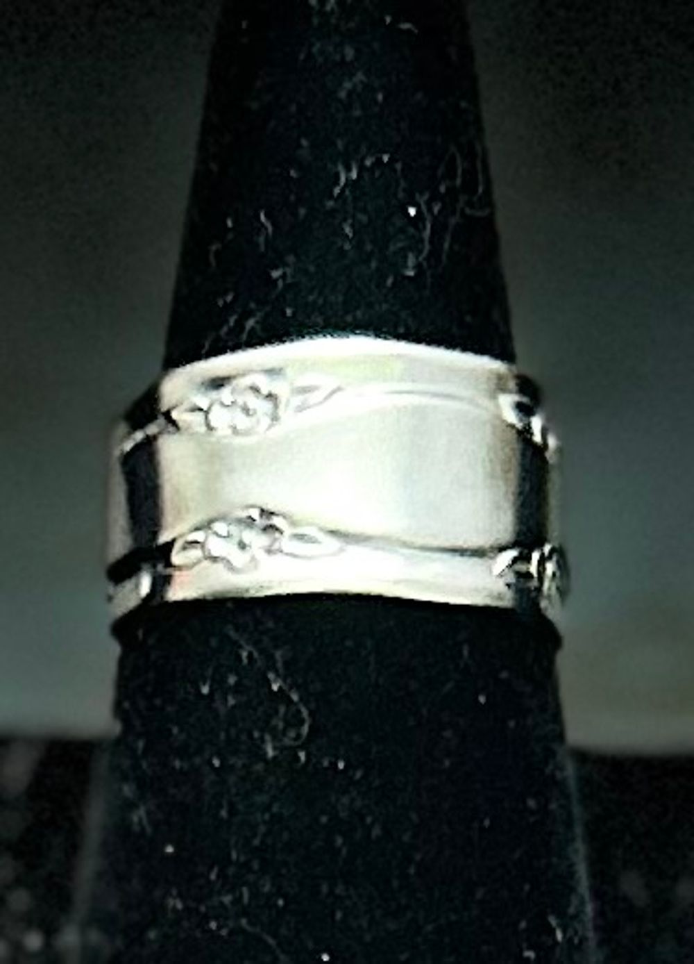 Gardenia Size 9 Stainless Steel Spoon Ring 