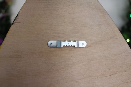 Claw hanger on the back