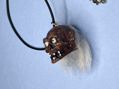 A side view of the necklace