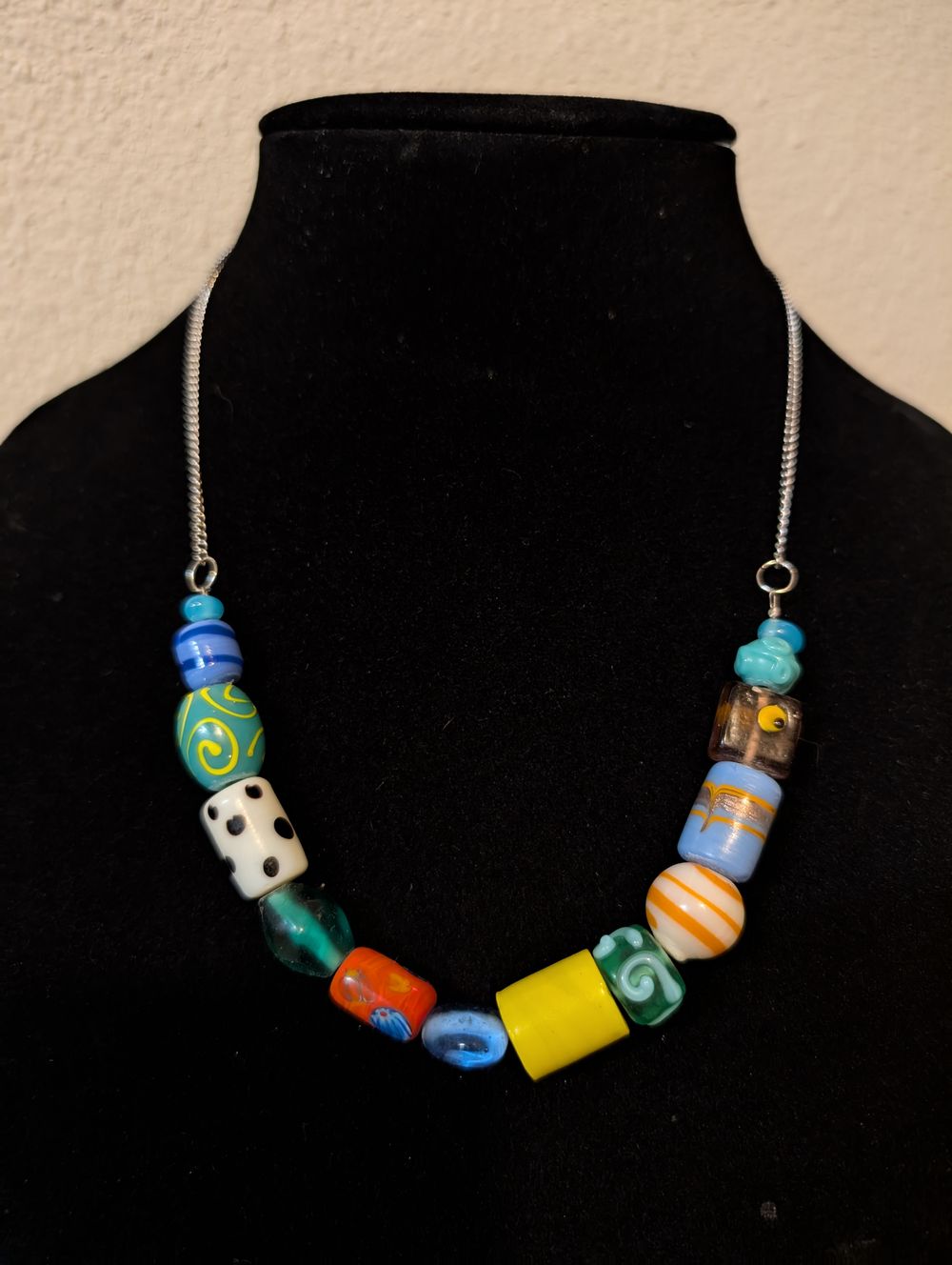 Color chaos bead necklace