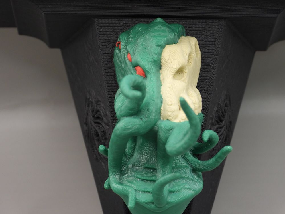 7" Wide Shelf with Cthulhu Design