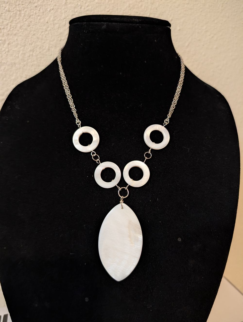 White shell necklace