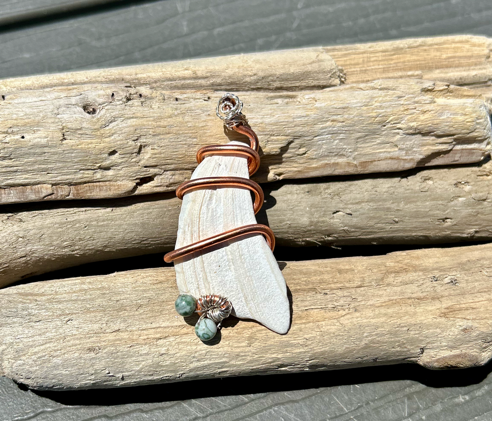 White Sea Shell with Green Agates and Chuncky Copper Wire