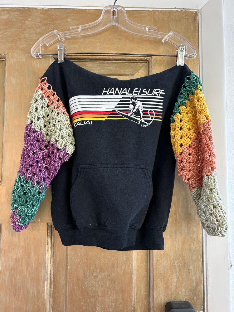 Youth Hawaii sweatshirt with crochet sleeves 