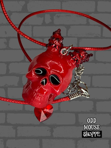 A front view of the skull horn necklace