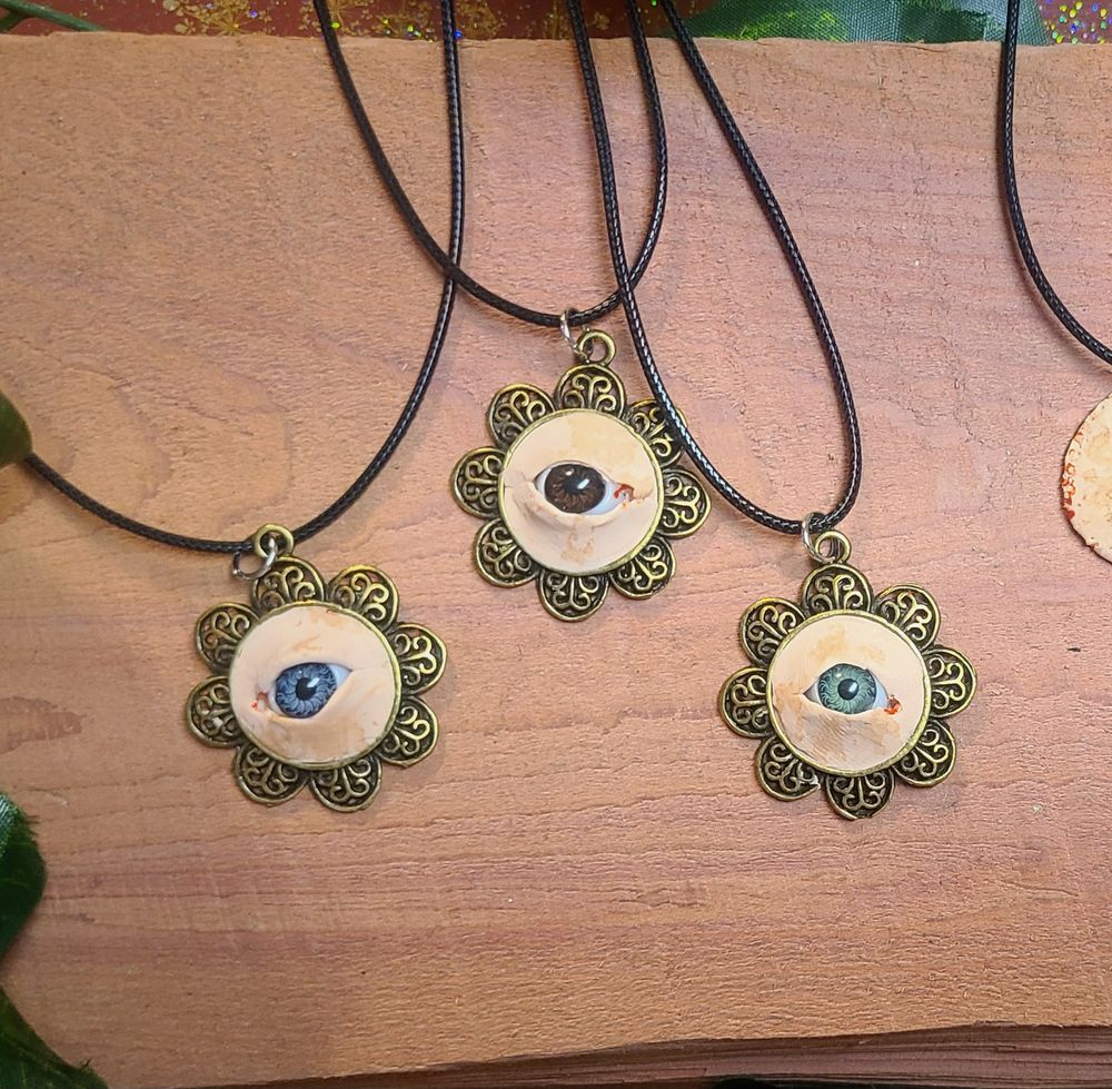 Eye necklace