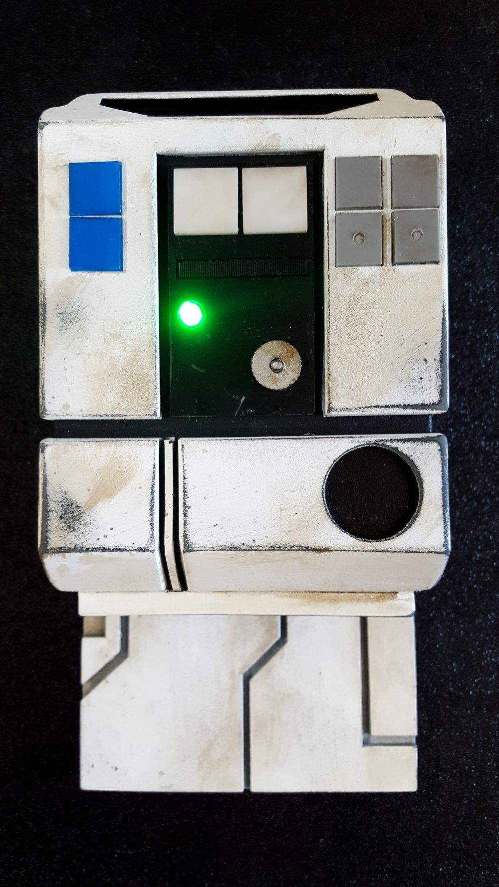 TFA Resistance X-Wing Pilot Chest Box
